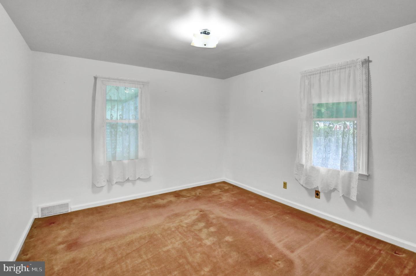 48 Keppel Ave Property Photo 11
