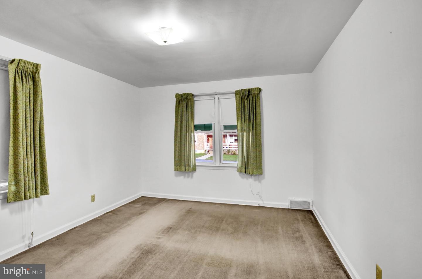 48 Keppel Ave Property Photo 14