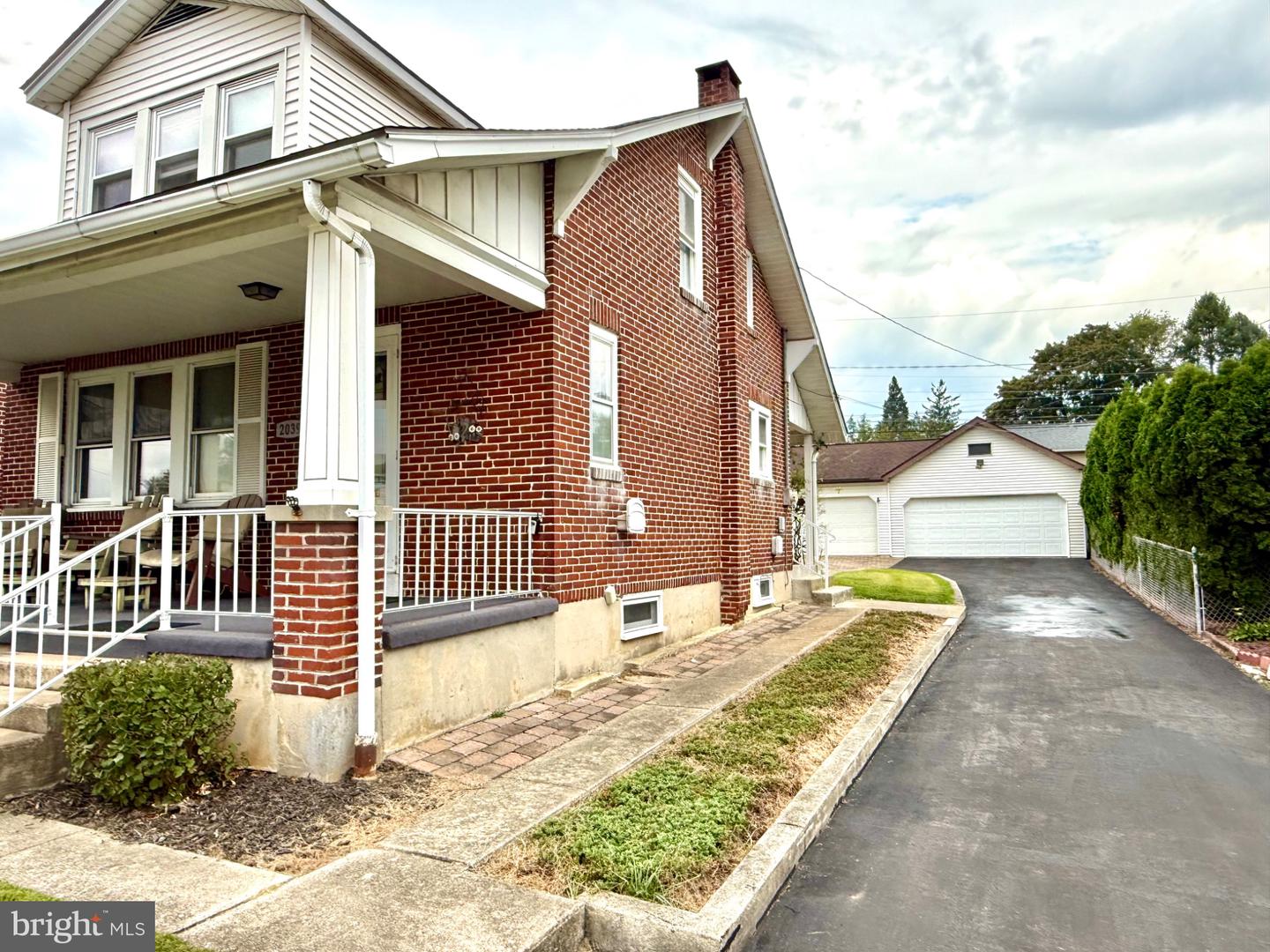 2039 Reading Ave Property Photo 3