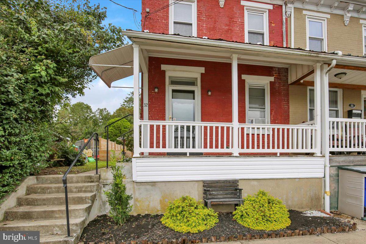 32 S Elm St Property Photo 1