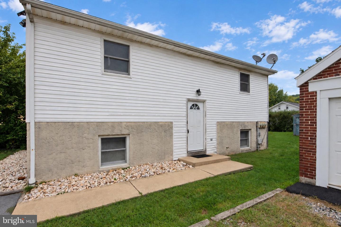 3425 MARION ST Property Photo 1