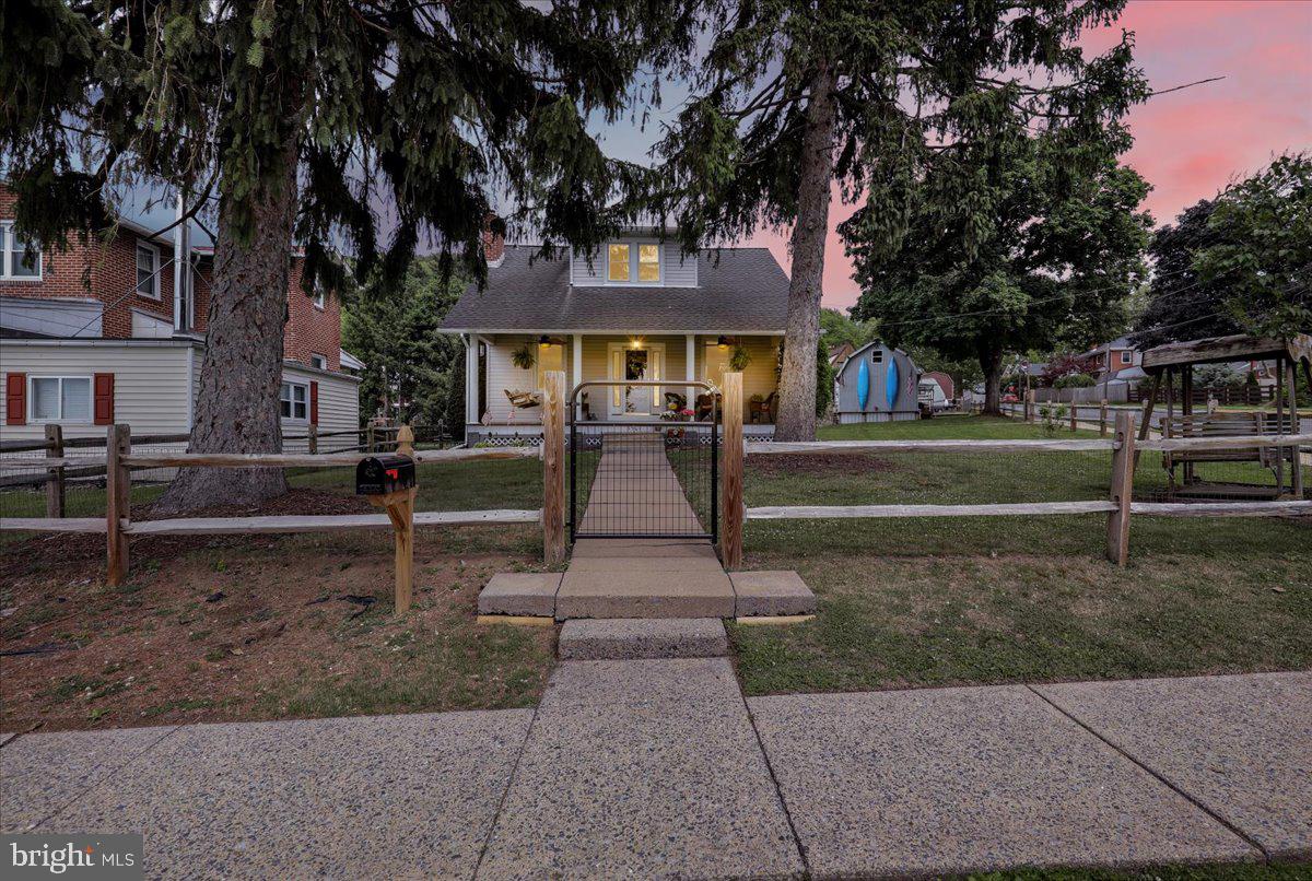 3501 CHESTNUT ST Property Photo 1