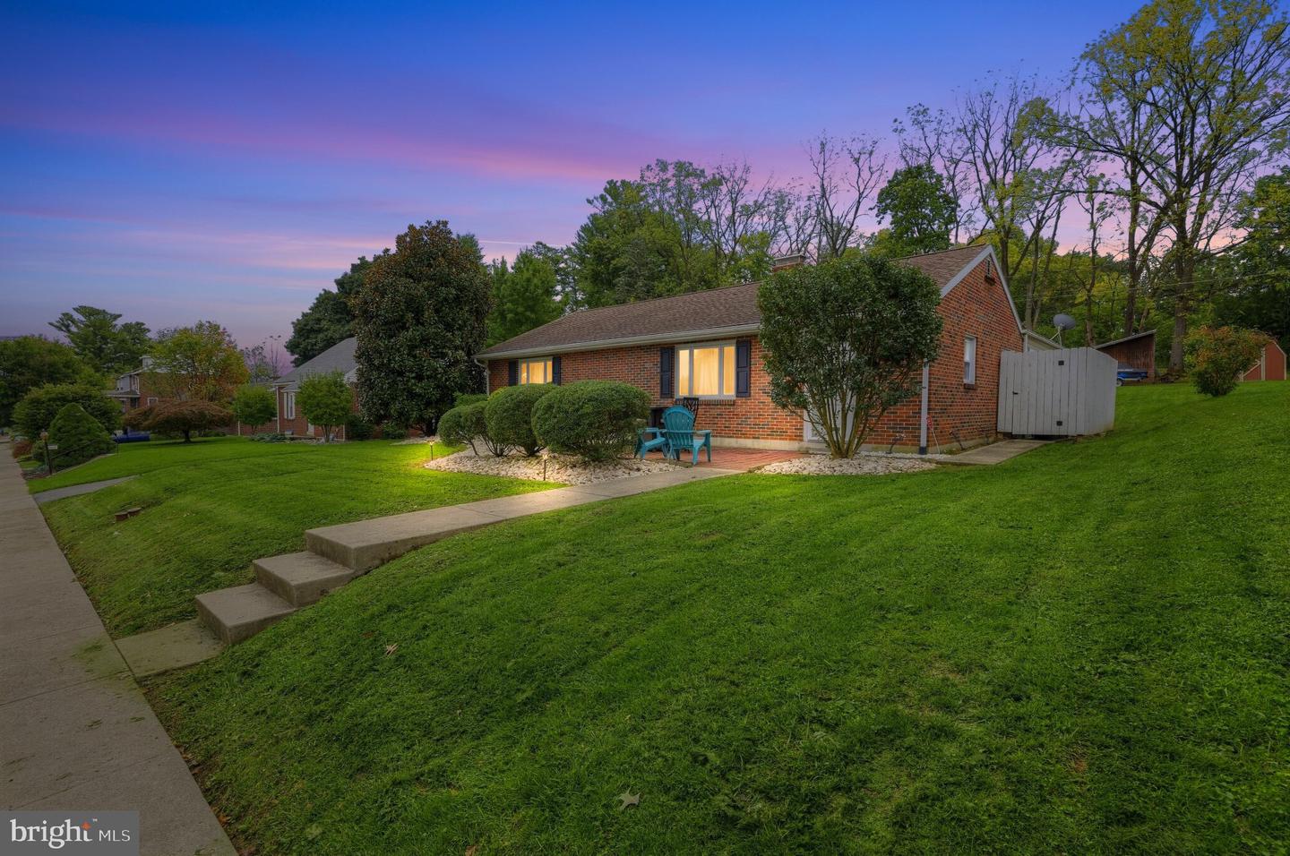 2142 Reading Blvd Property Photo 1
