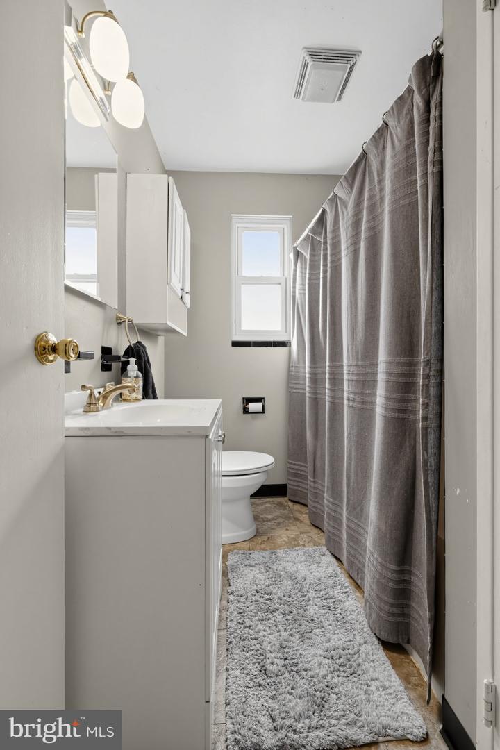 2142 Reading Blvd Property Photo 17