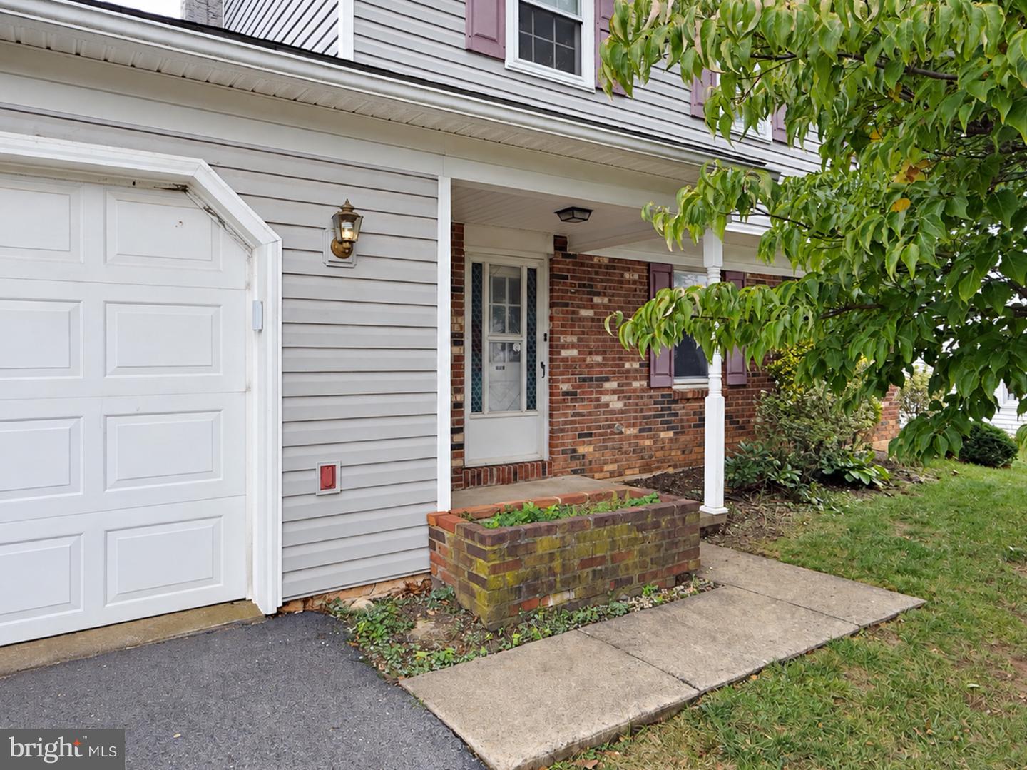 812 Carman Dr Property Photo 3