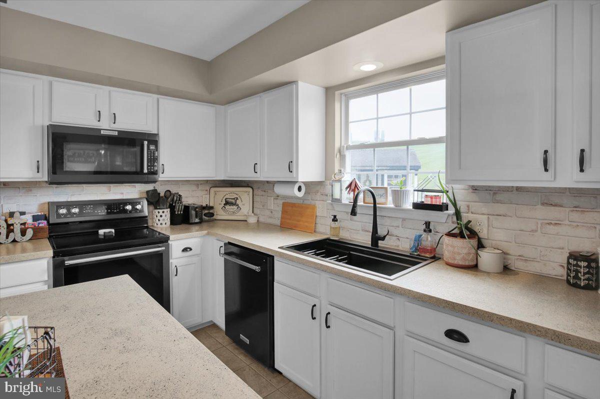 170 Cornerstone Dr Property Photo 7