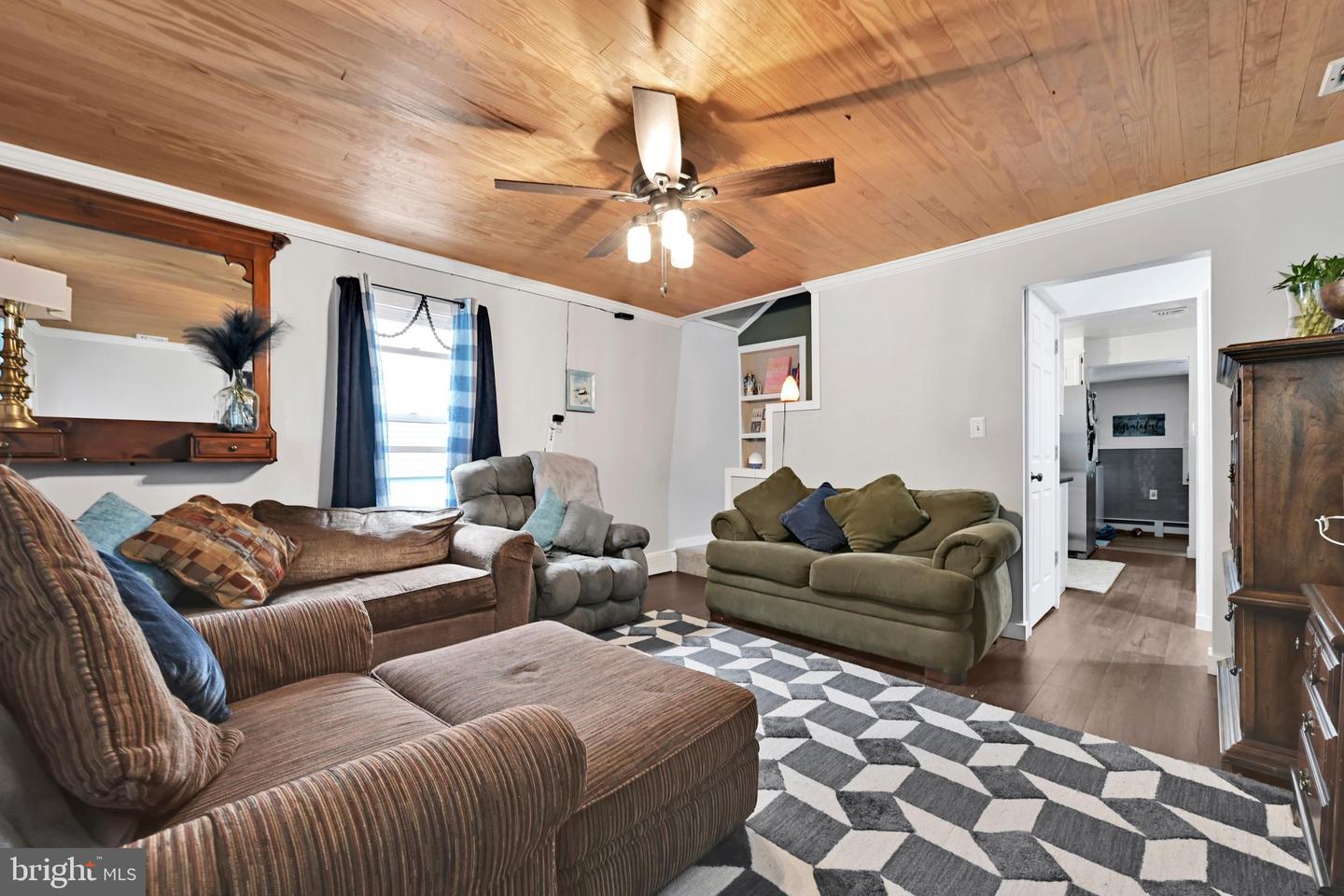 261 W Poplar St Property Photo 4