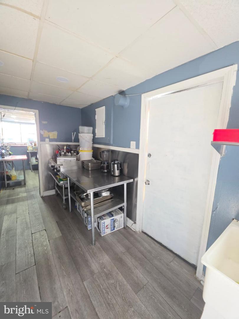 1022 Elm St Property Photo 10
