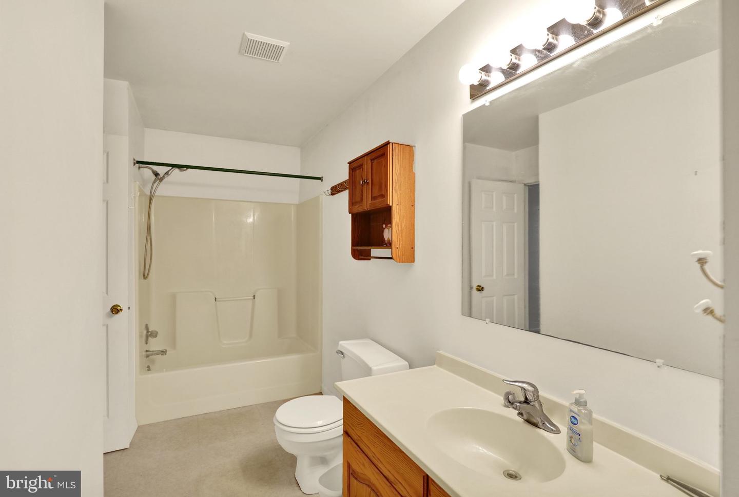 200 Fairway Dr Property Photo 14