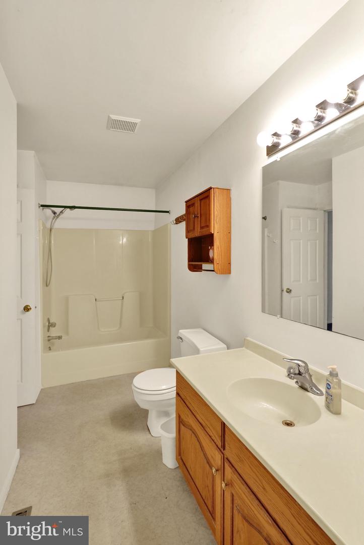 200 Fairway Dr Property Photo 15