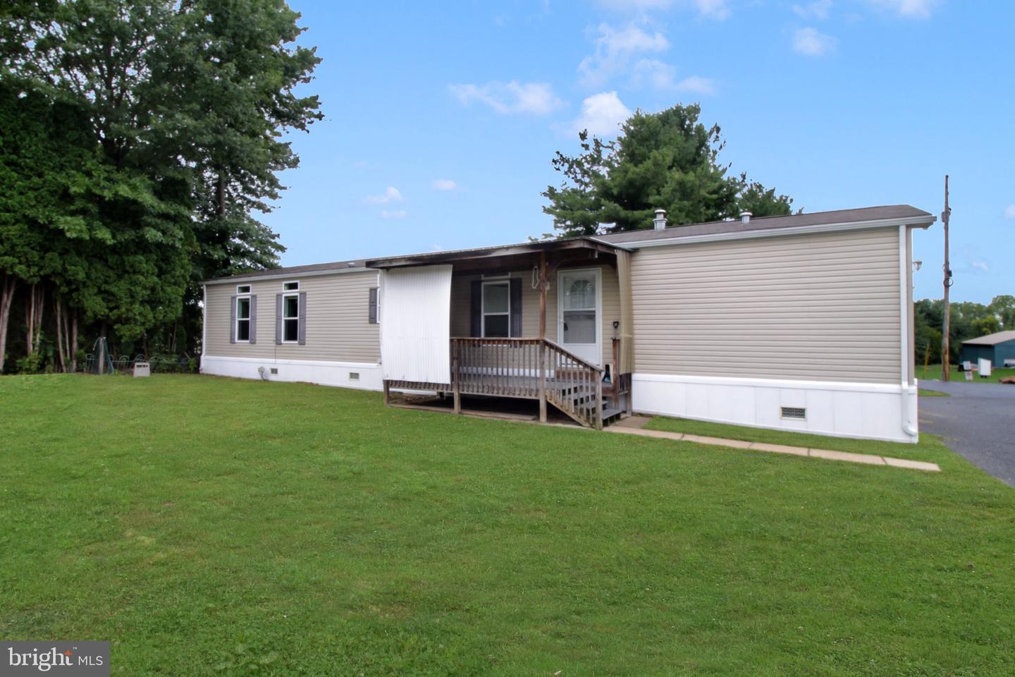 15 Woodland Ln Property Photo 1