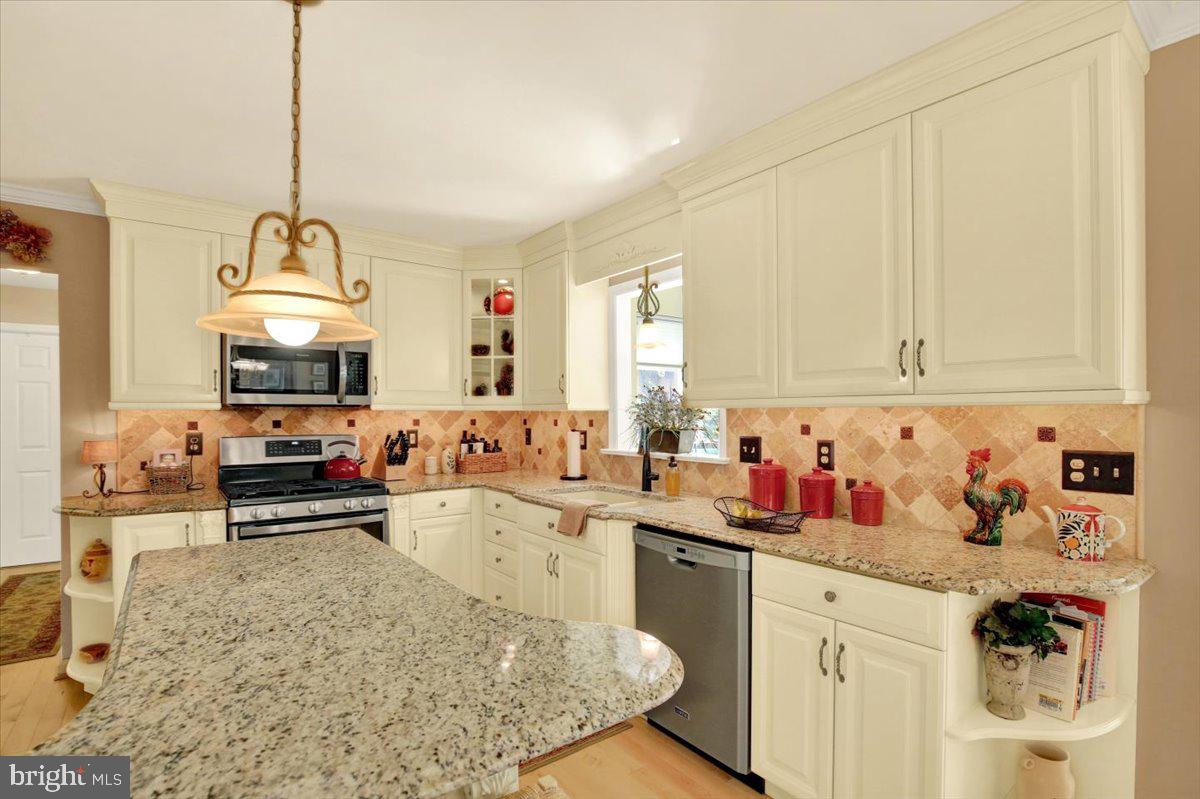 300 Elizabeth Dr Property Photo 18