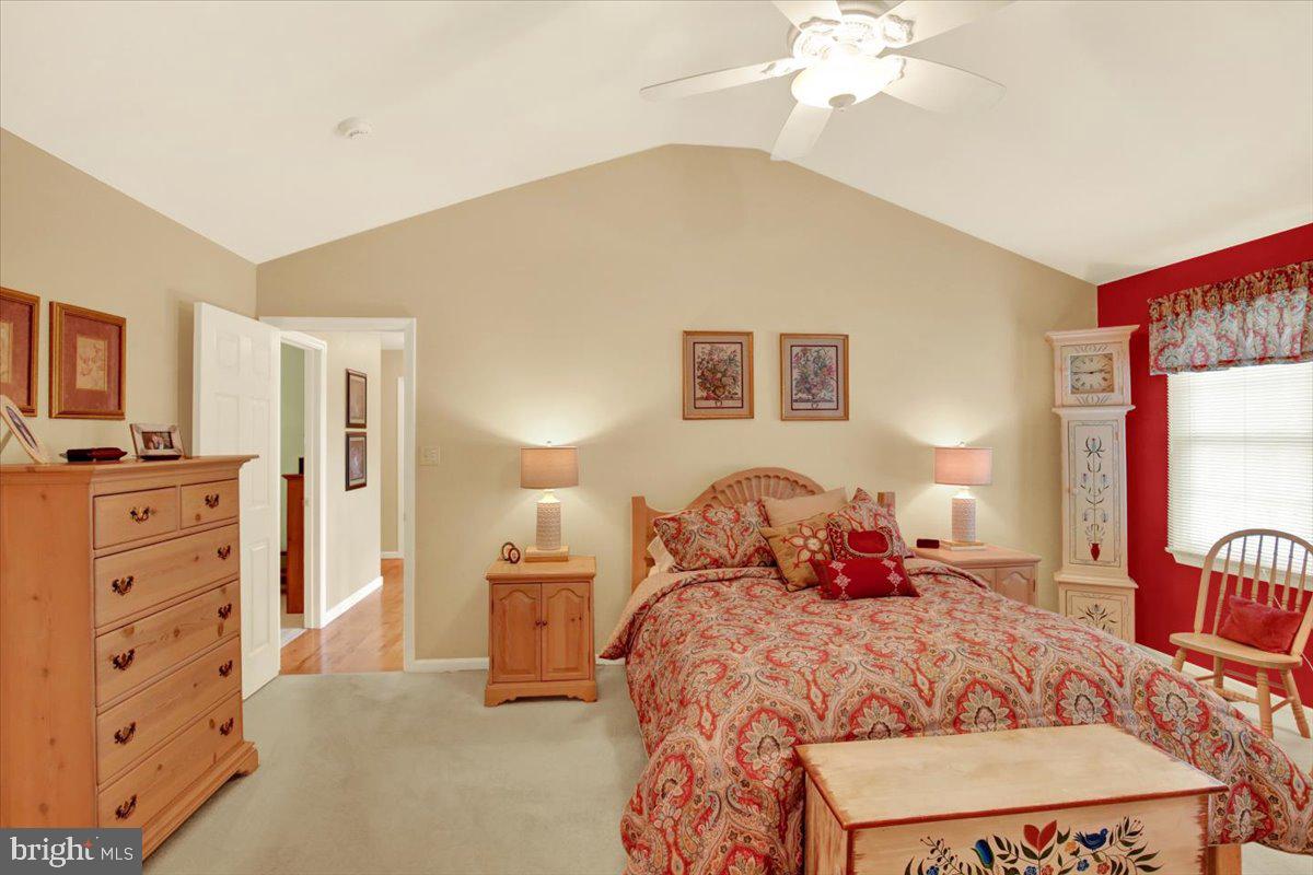 300 Elizabeth Dr Property Photo 30