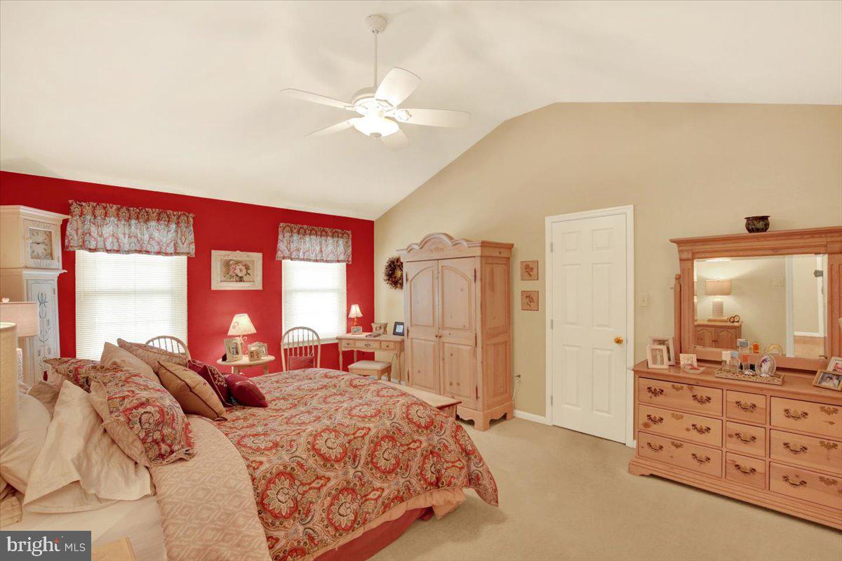 300 Elizabeth Dr Property Photo 32