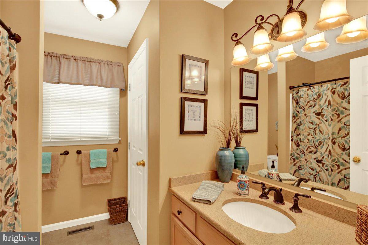 300 Elizabeth Dr Property Photo 39