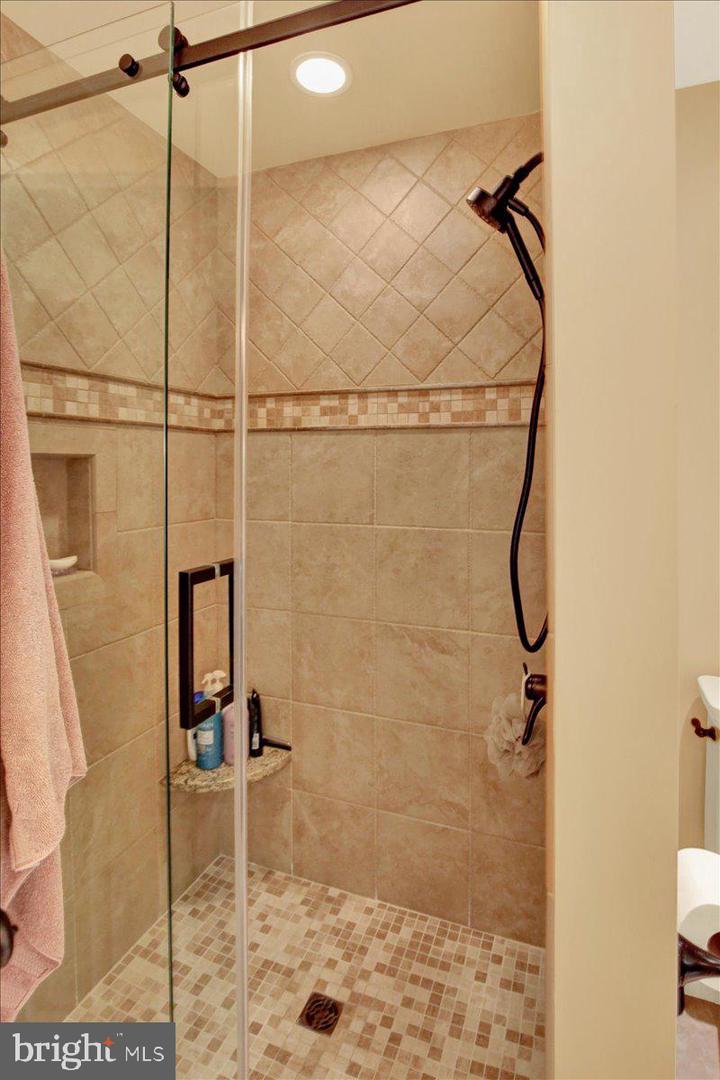 300 Elizabeth Dr Property Photo 43
