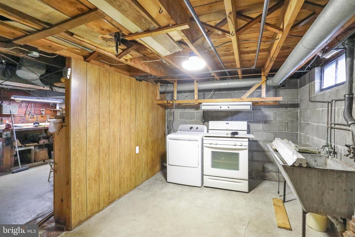 105 Gold St Property Photo 38