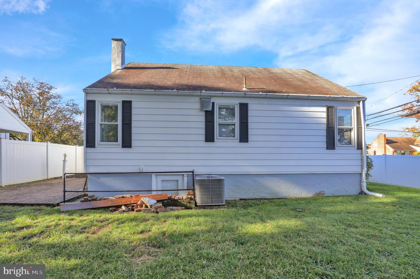 105 Gold St Property Photo 42