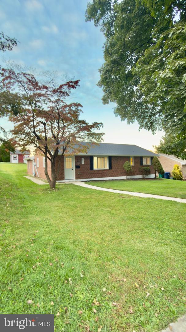 2037 GIRARD AVE Property Photo 1