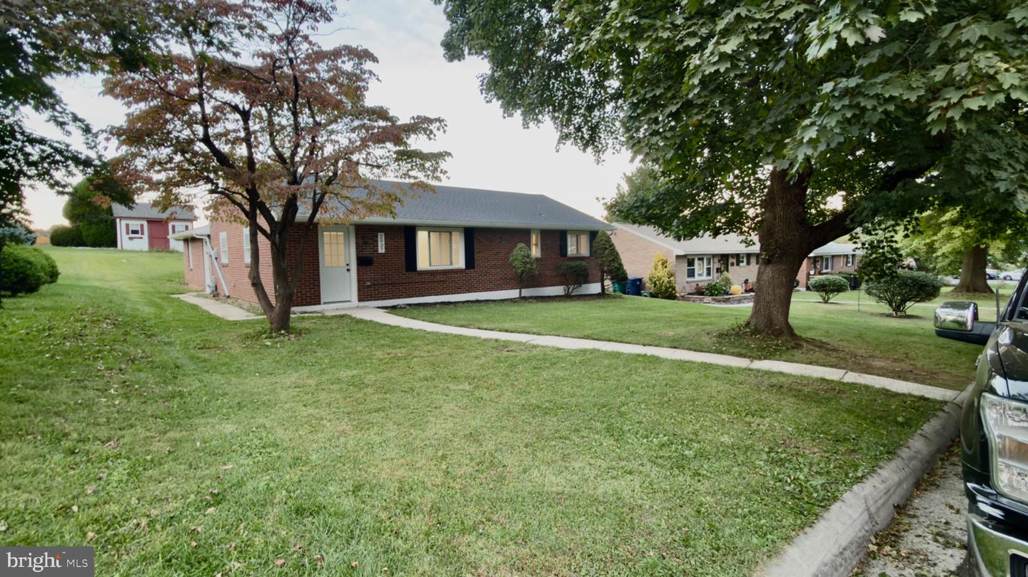 2037 Girard Ave Property Photo 4