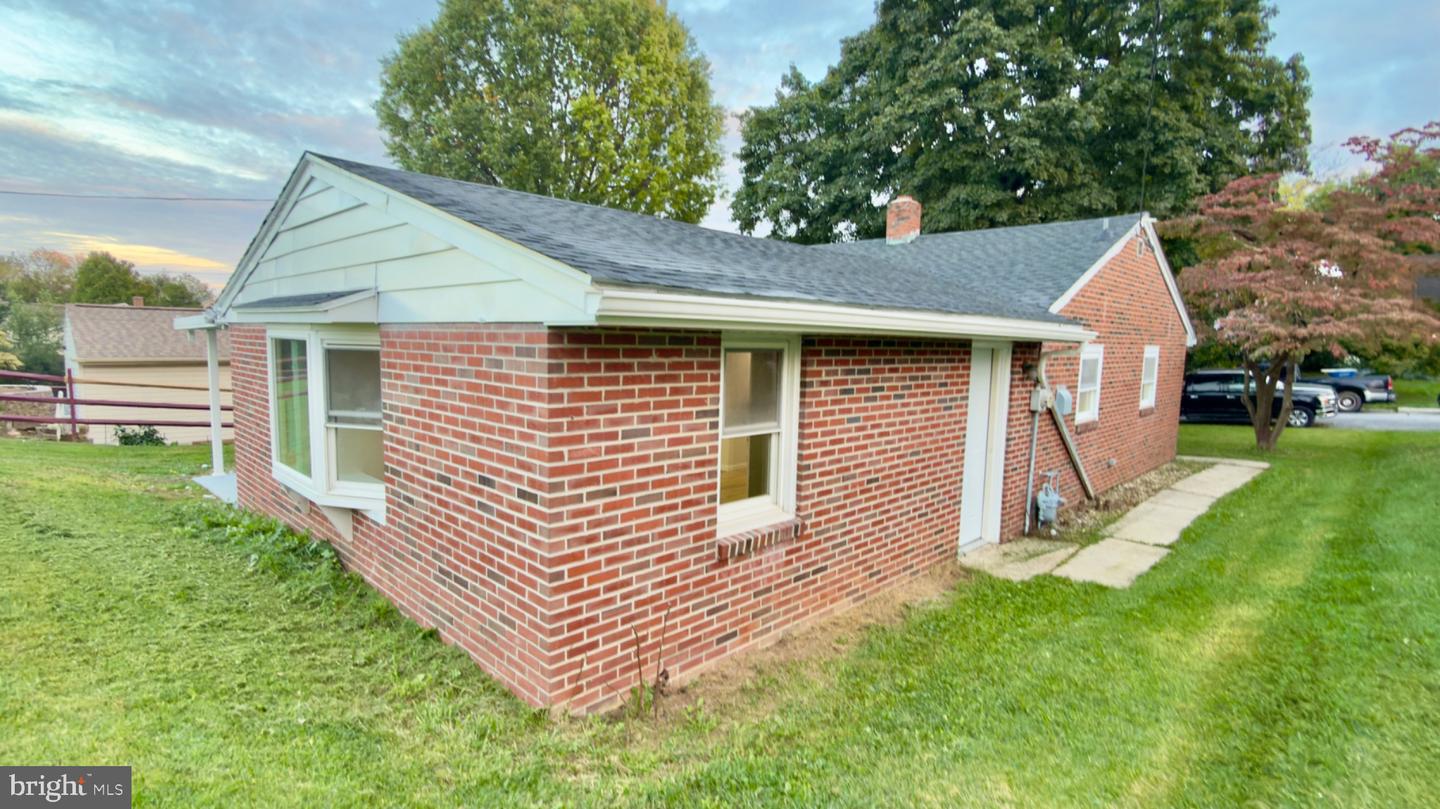 2037 Girard Ave Property Photo 5