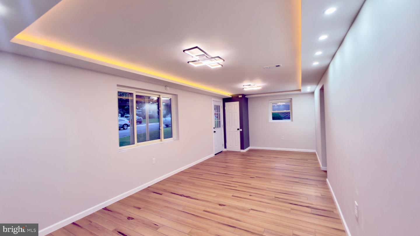 2037 Girard Ave Property Photo 14