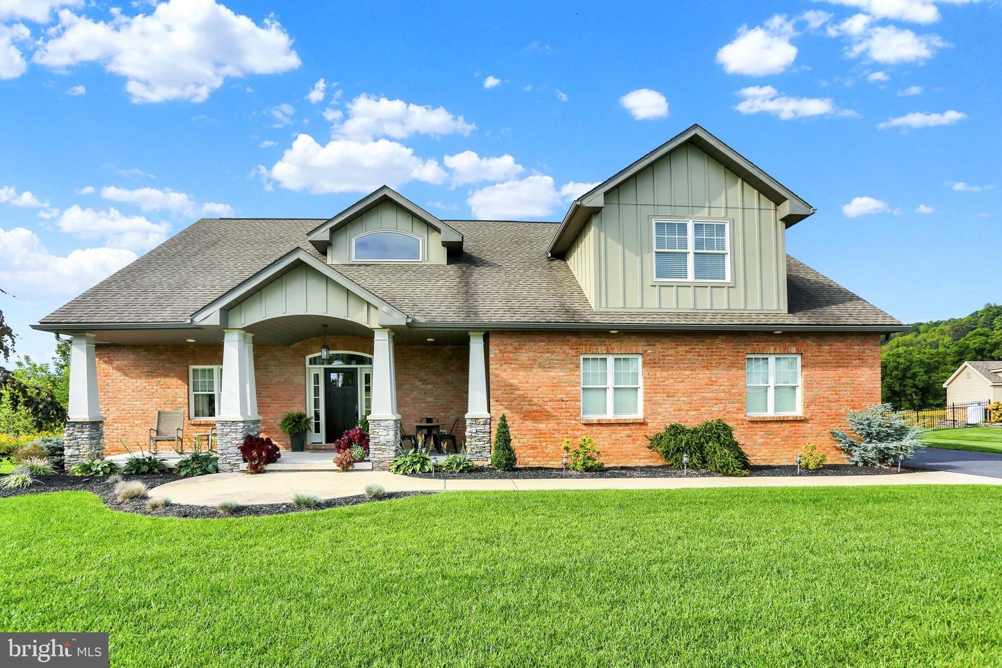 8 Career Ct Property Photo 1