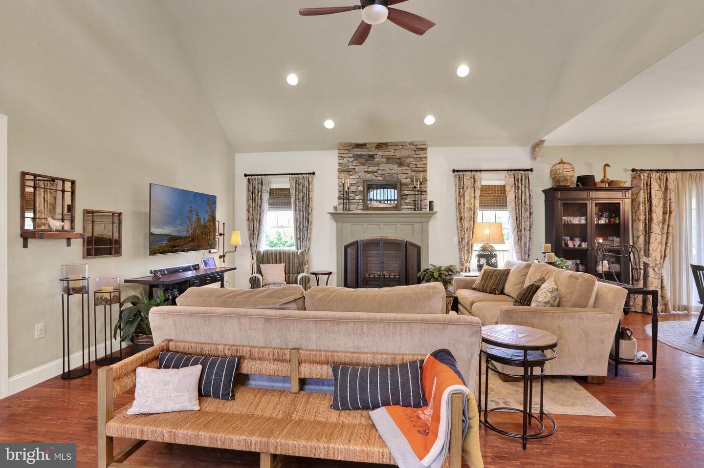 8 Career Ct Property Photo 11