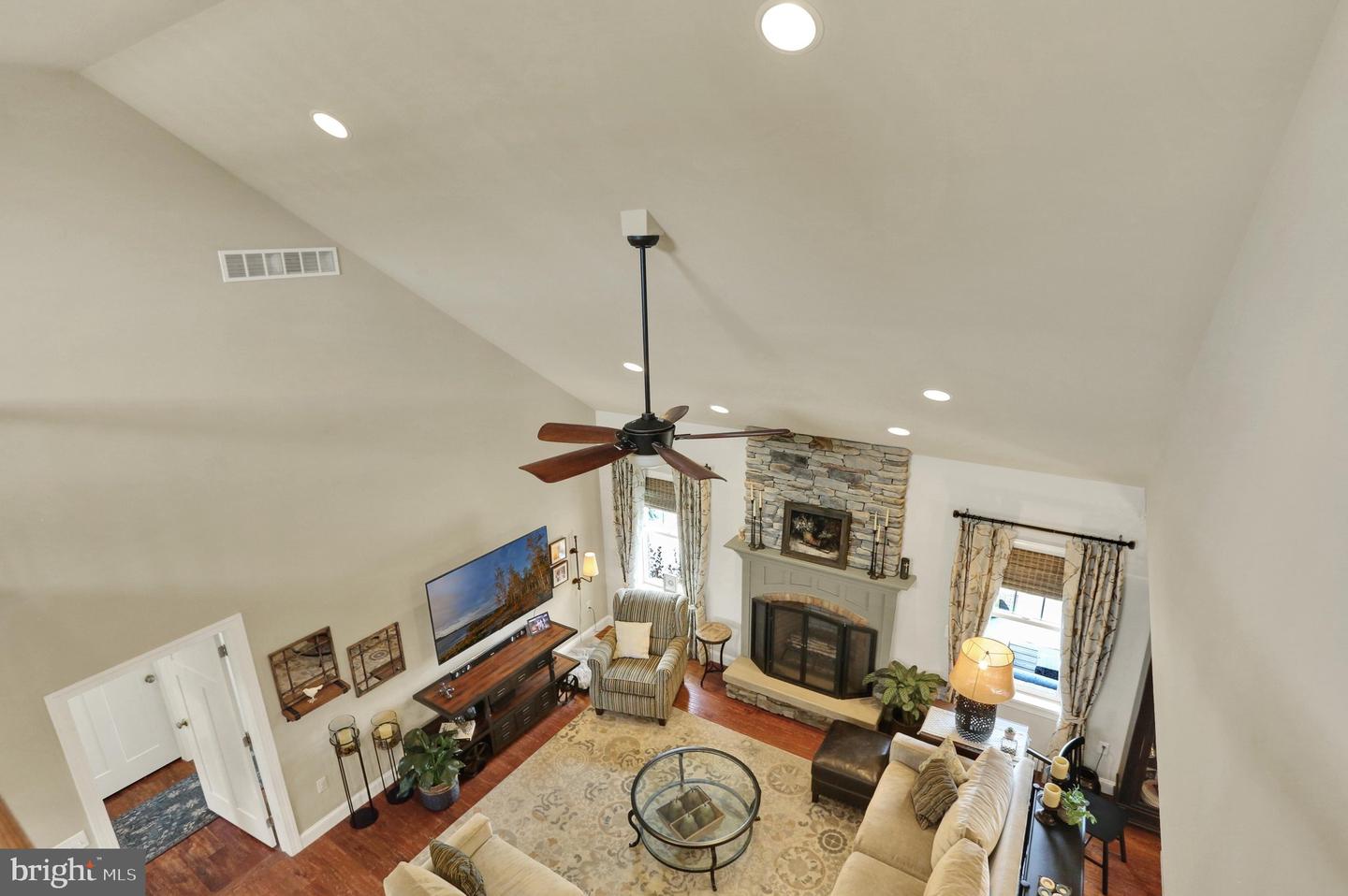 8 Career Ct Property Photo 28
