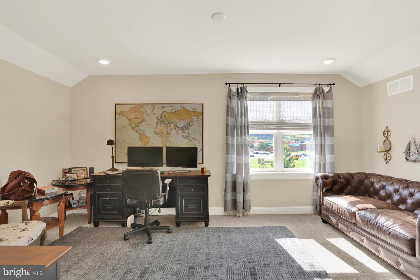 8 Career Ct Property Photo 35