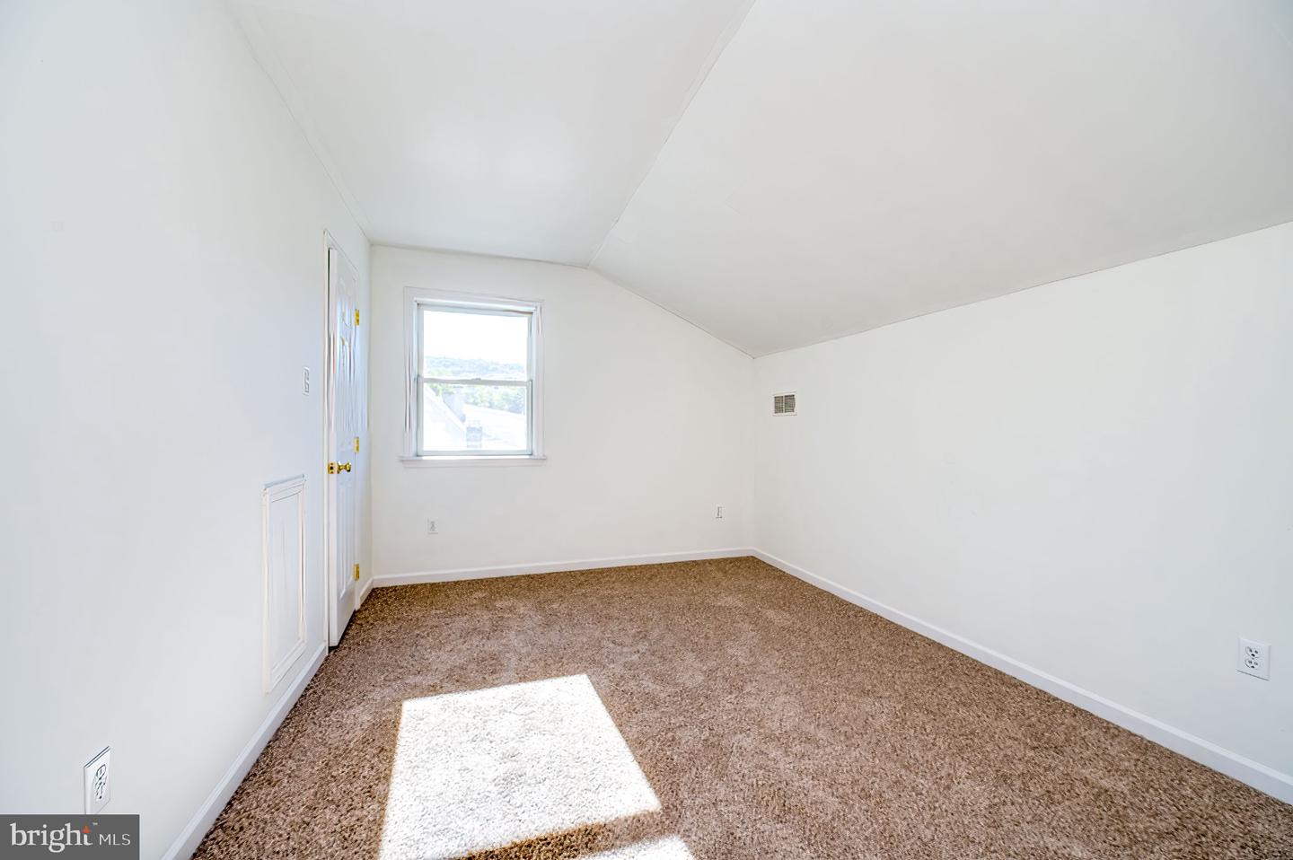 220 Woodland Ave Property Photo 24
