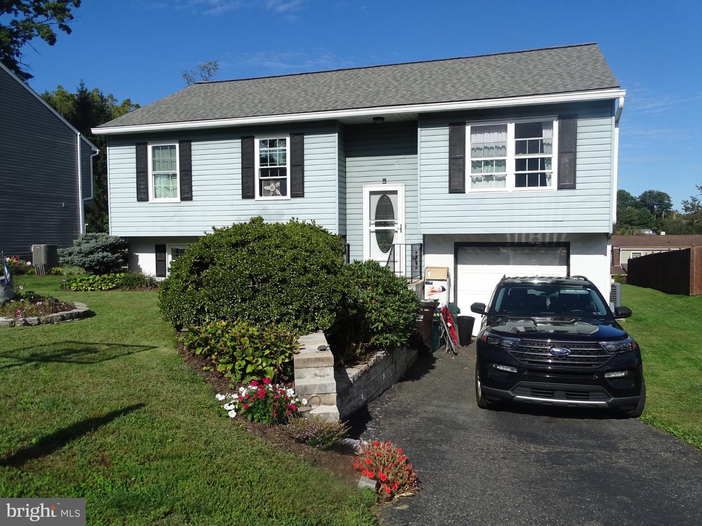 35 ALANS LN Property Photo 1