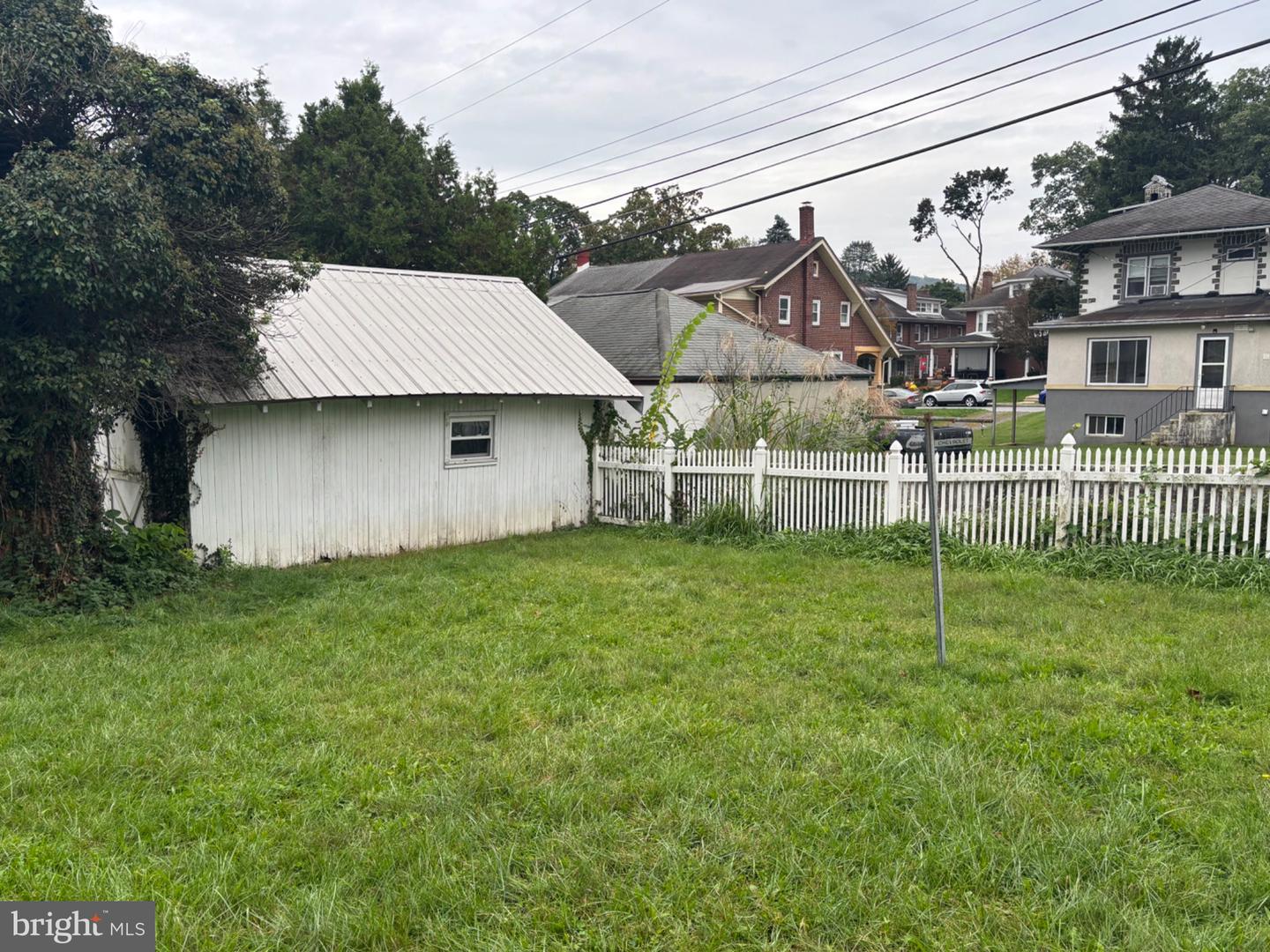 605 Carsonia Ave Property Photo 9