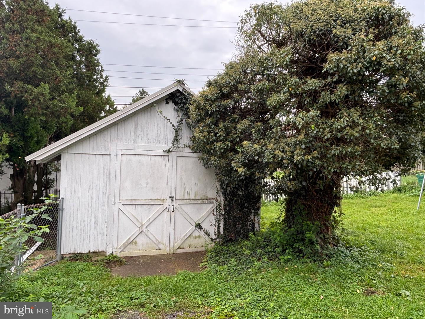 605 Carsonia Ave Property Photo 10