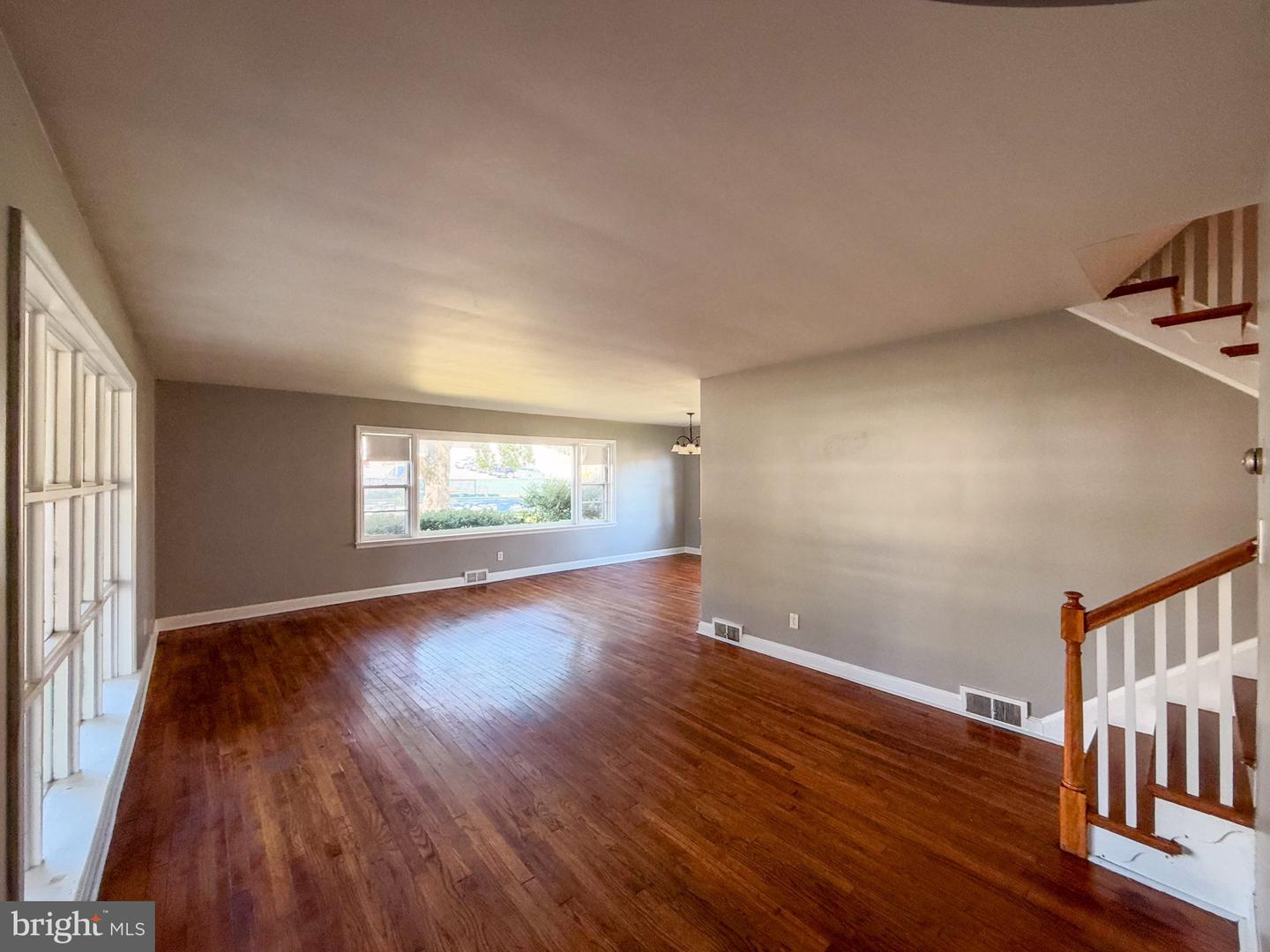 11 Harvey Ave Property Photo 6
