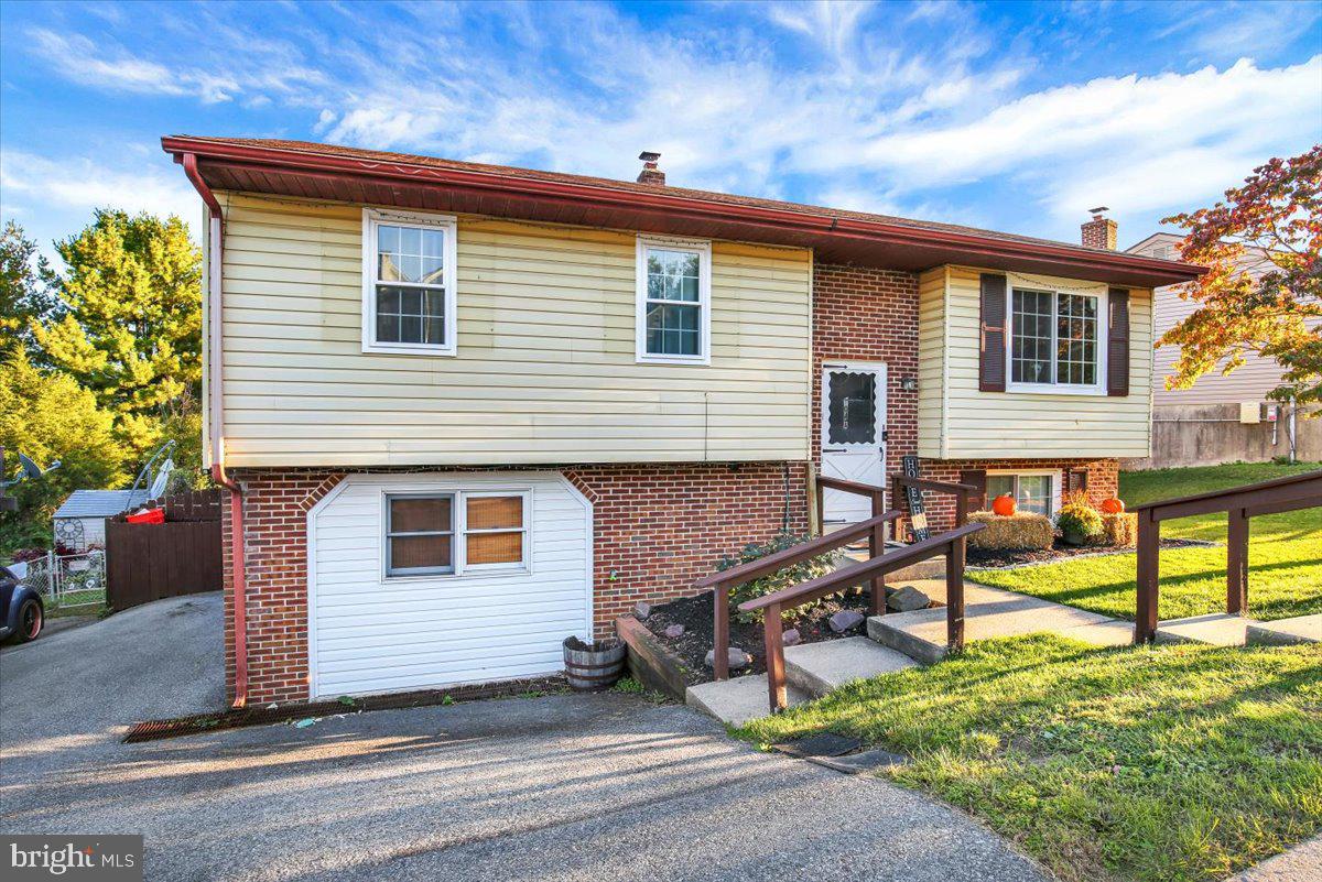 104 PEAR ST Property Photo 1