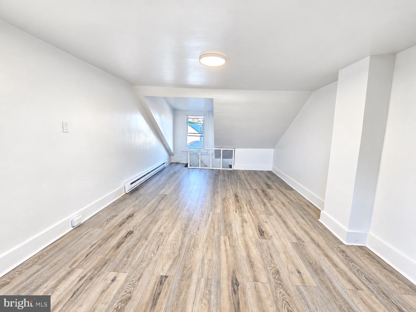 1057 Pike St Property Photo 7