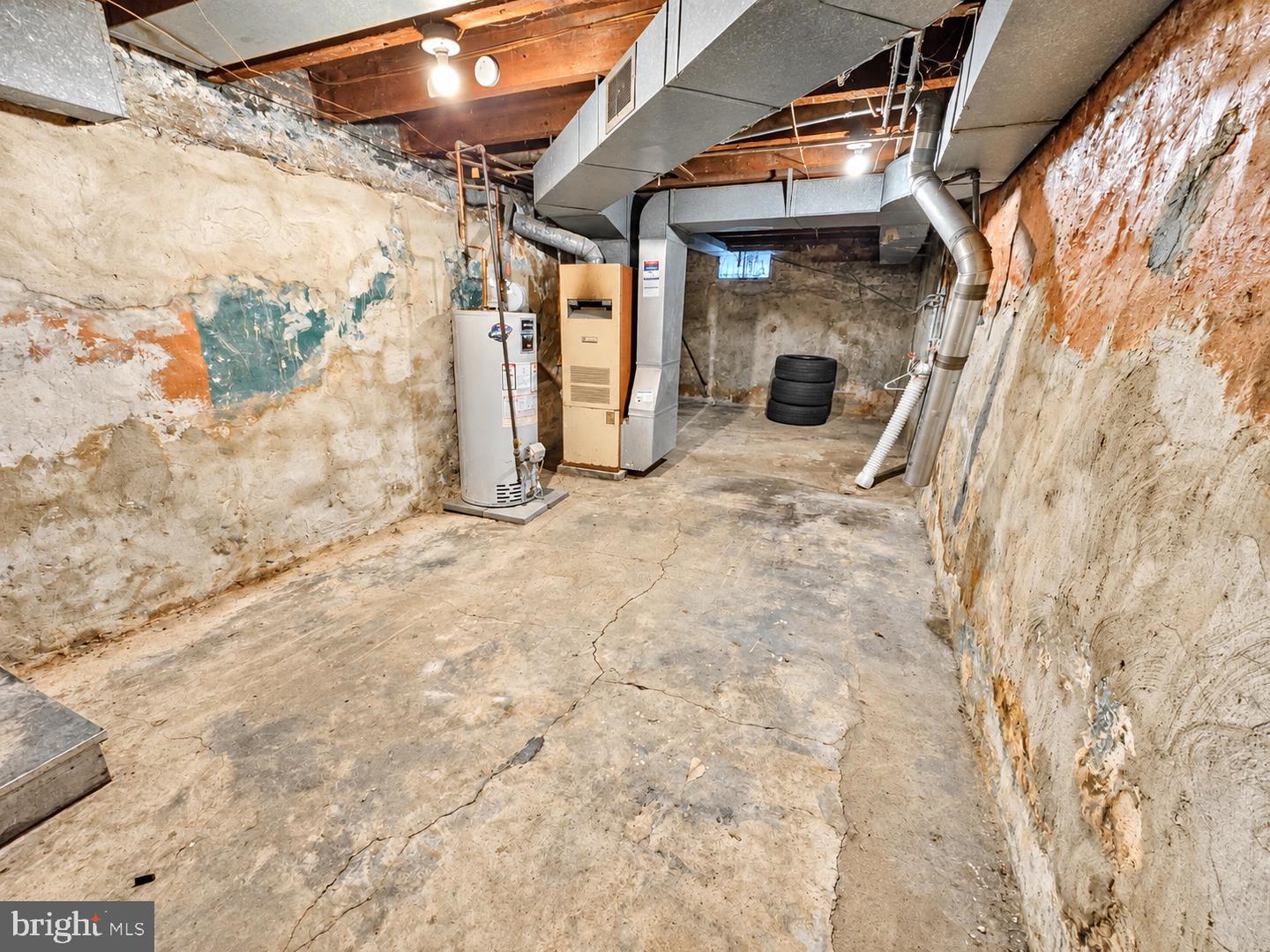 1057 Pike St Property Photo 9