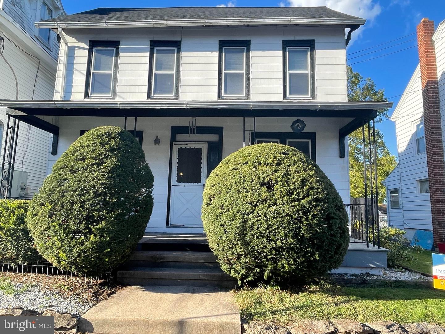 19 E SUMMIT ST Property Photo 1