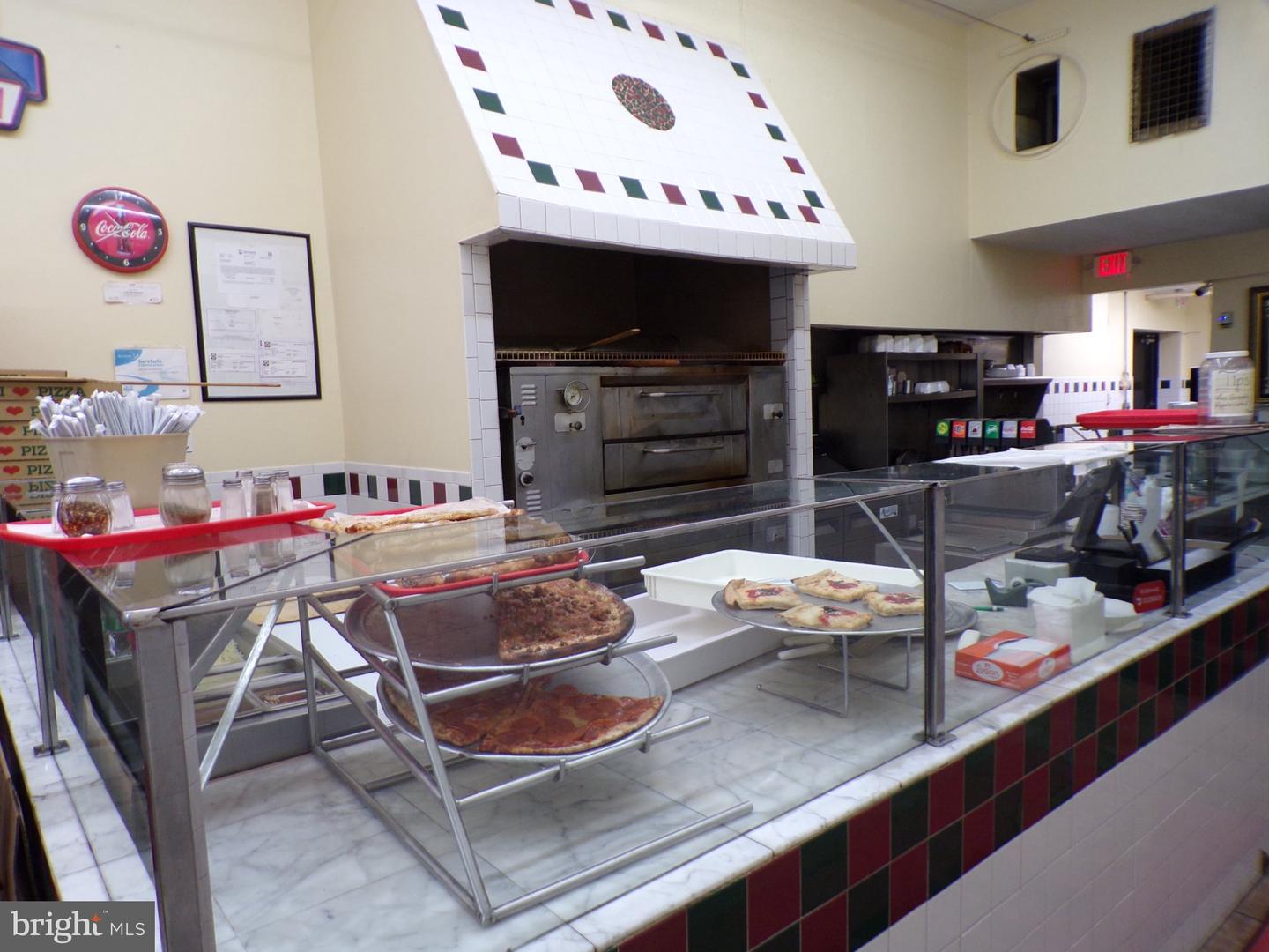 851 Penn St Property Photo 8