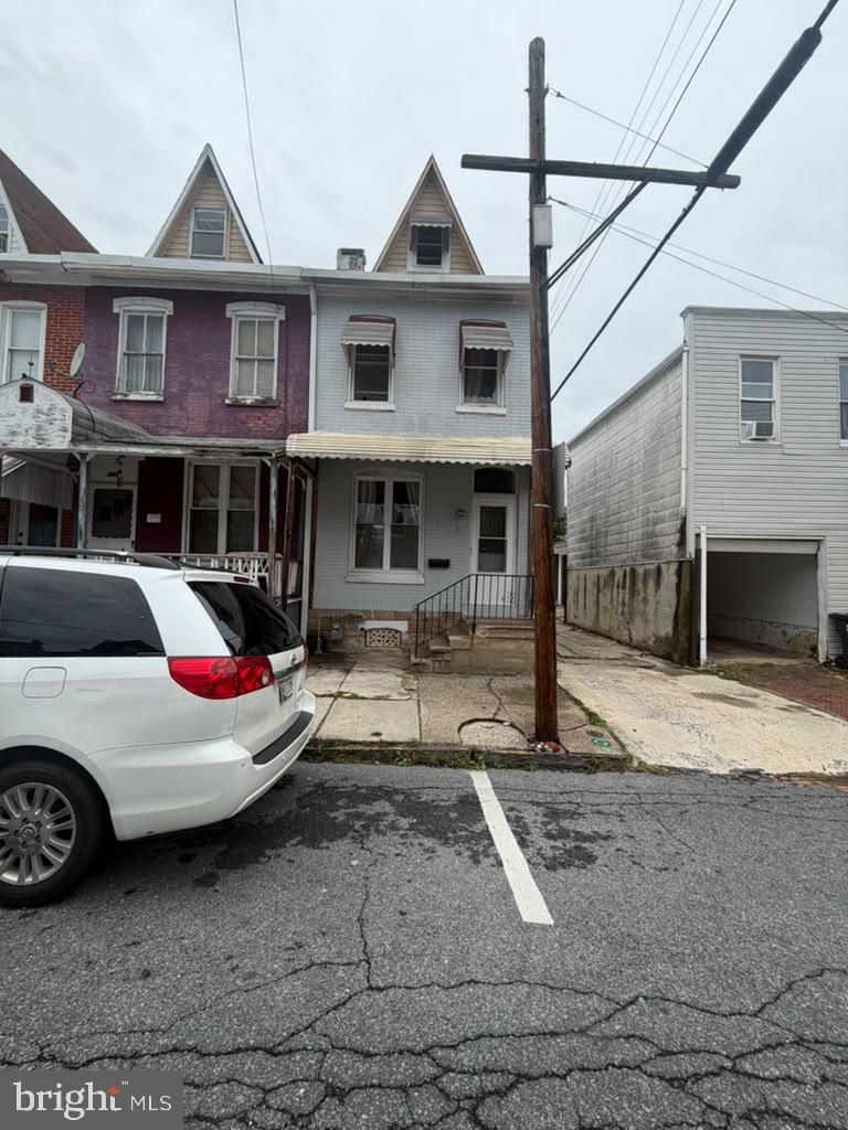 543 WINDSOR ST Property Photo 1