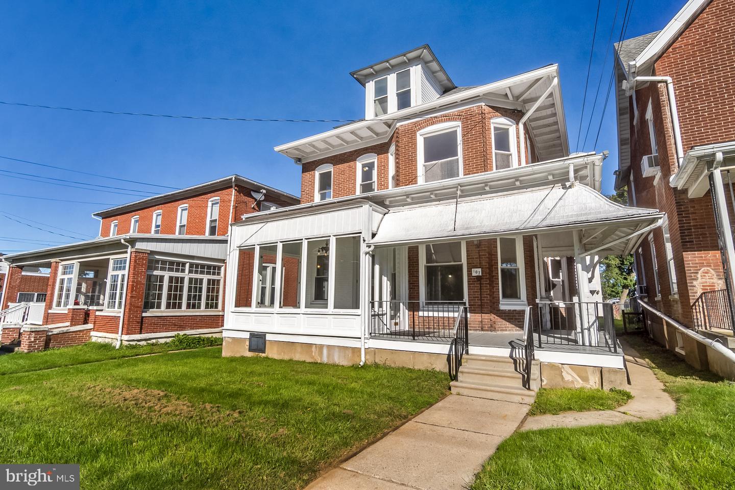 107 S Home Ave Property Photo 3
