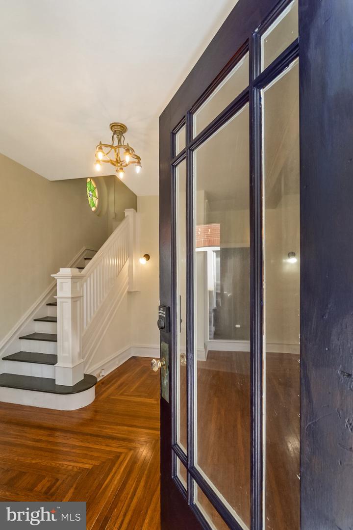 107 S Home Ave Property Photo 8