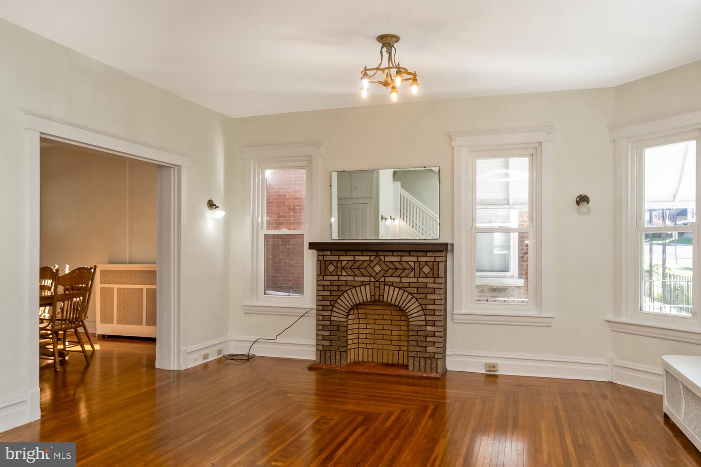 107 S Home Ave Property Photo 10