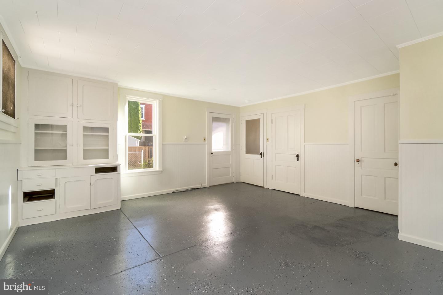 107 S Home Ave Property Photo 19