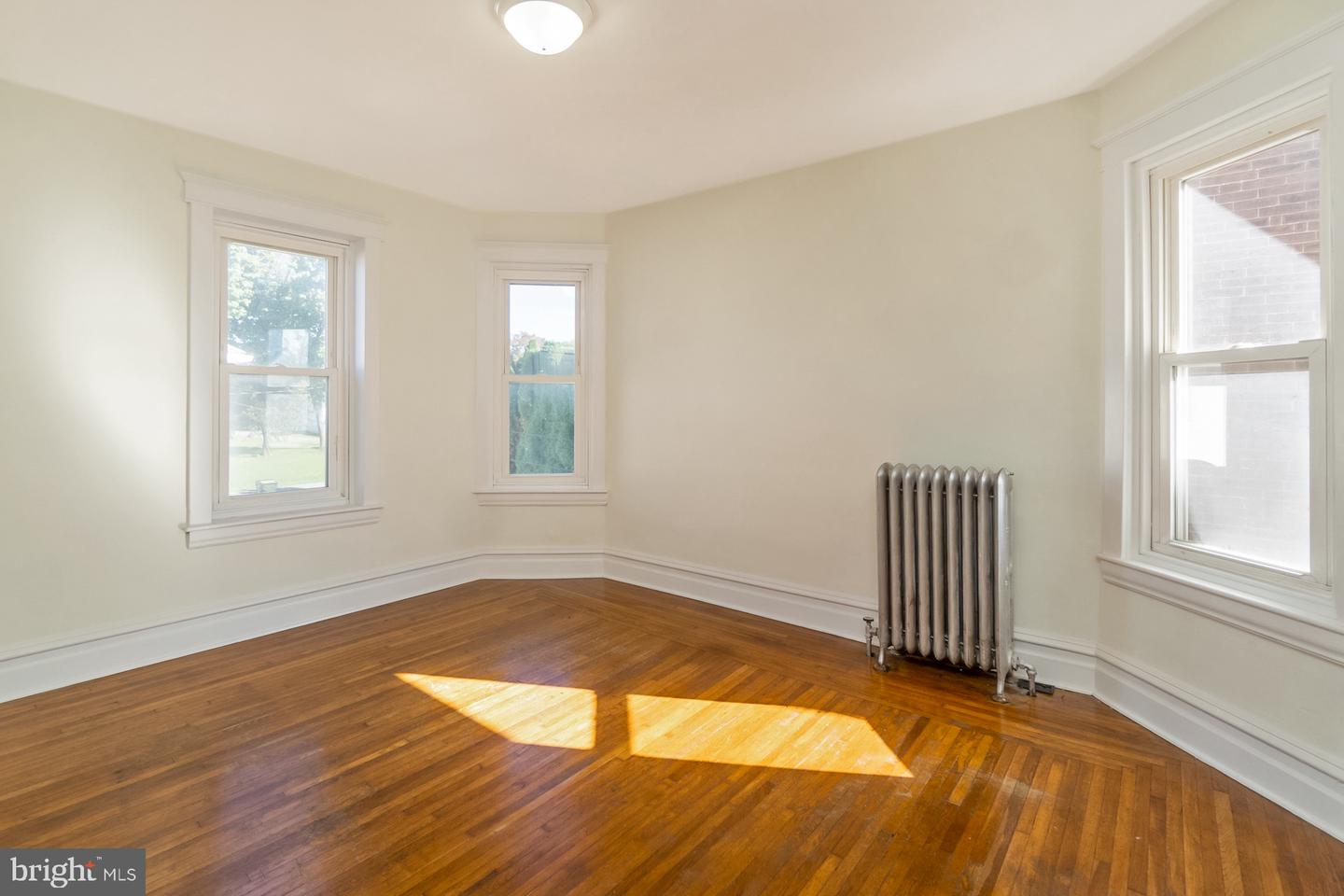 107 S Home Ave Property Photo 31
