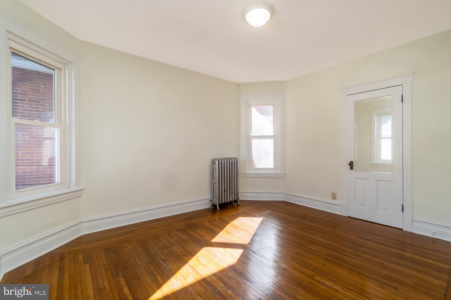 107 S Home Ave Property Photo 32