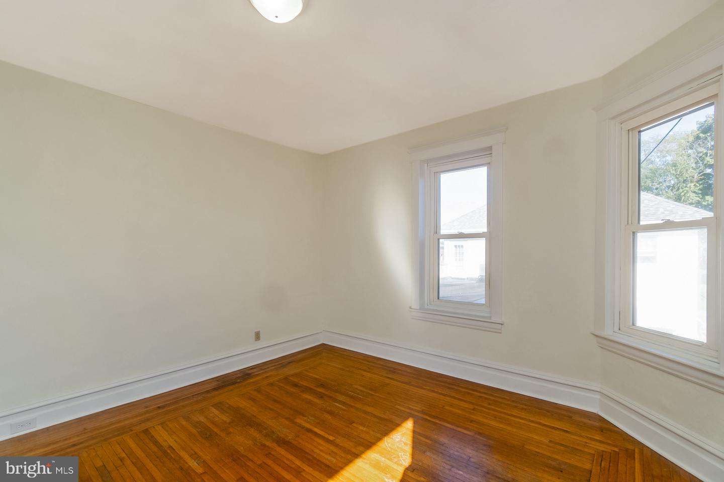 107 S Home Ave Property Photo 34