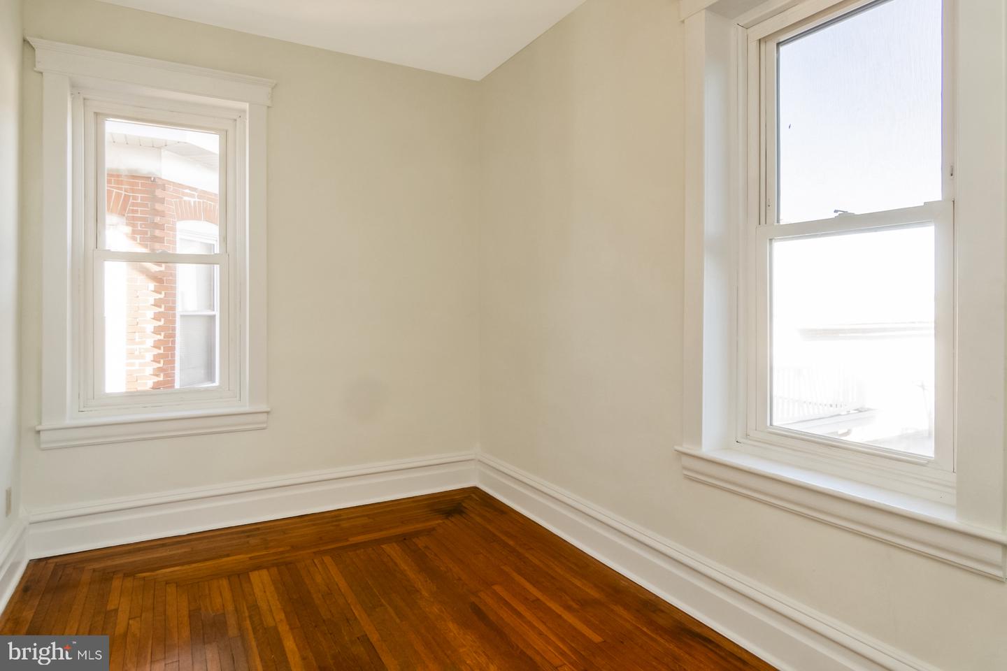 107 S Home Ave Property Photo 35
