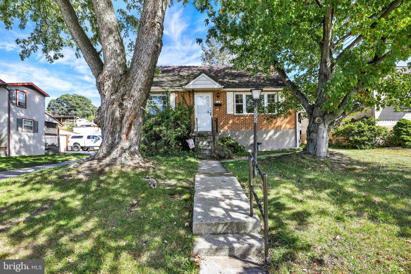 3535 GRAY ST Property Photo 1
